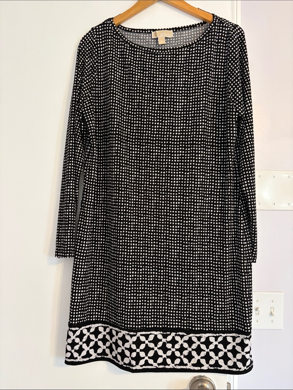 Michael Kors Black and White Long Sleeve Patterned Shift Dress